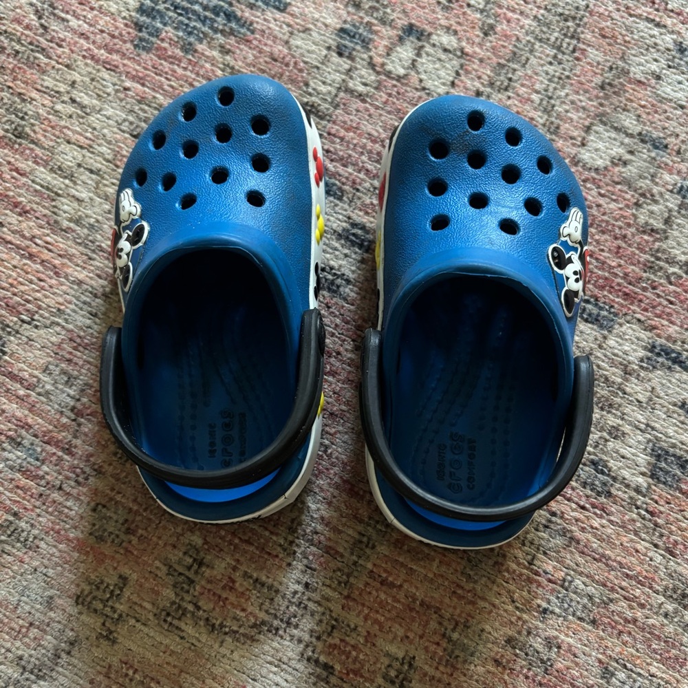 Crocs Mickey Toddler Size 5 - Picture 2 of 4